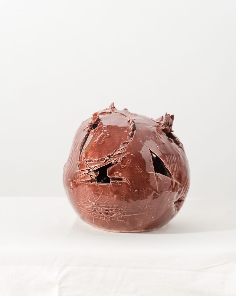 Sfera marronrossa 20 cm, ceramica smaltata anno 2020