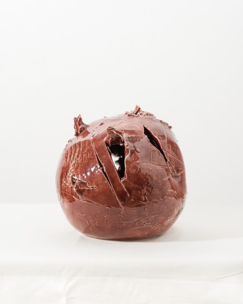Sfera marronrossa 20 cm, ceramica smaltata anno 2020