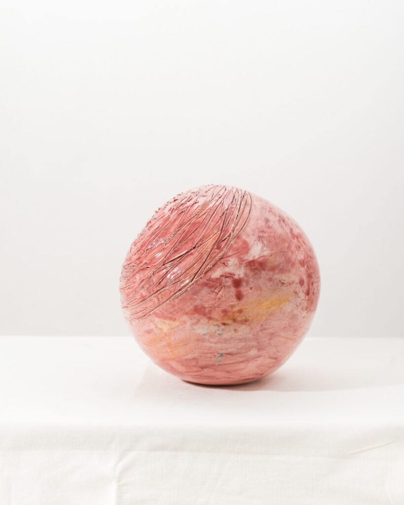 Sfera rosa 20 cm, ceramica smaltata anno 2020