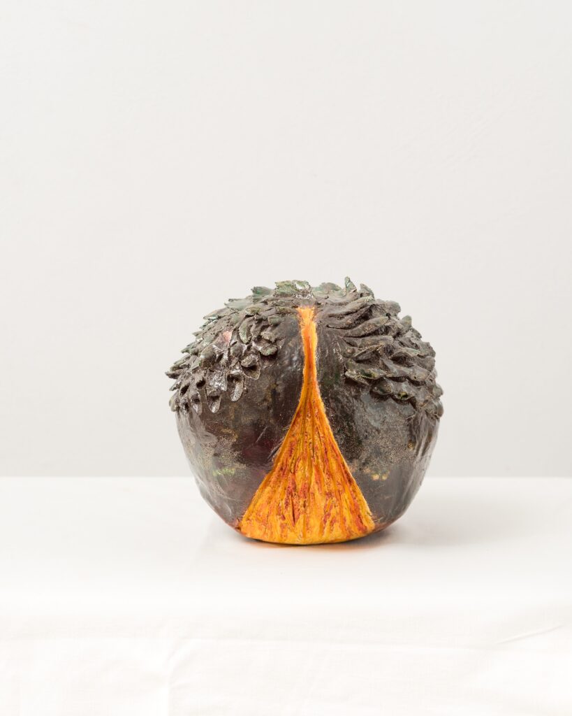Sfera squamata 20 cm, ceramica semirefrattaria smaltata e decorata a freddo anno 2020