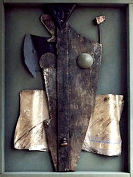 “ ARCAICO” 2006Alluminio sagomato e inciso, ferro, rame, bachelite, pigmenti, teca in legno dipinto. H 83 x 62,5 x 7 cm.